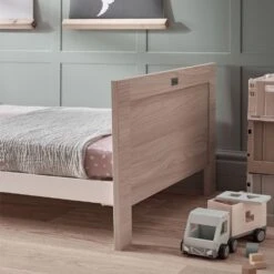 Silver Cross Finchley Cot Bed & Dresser Set - Oak/White -Baby Products Store silver cross furniture finchley oak cot bed detail 2 1